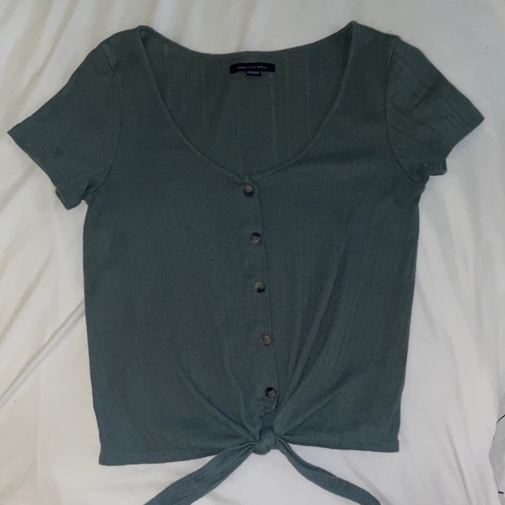 army green american eagle shirt